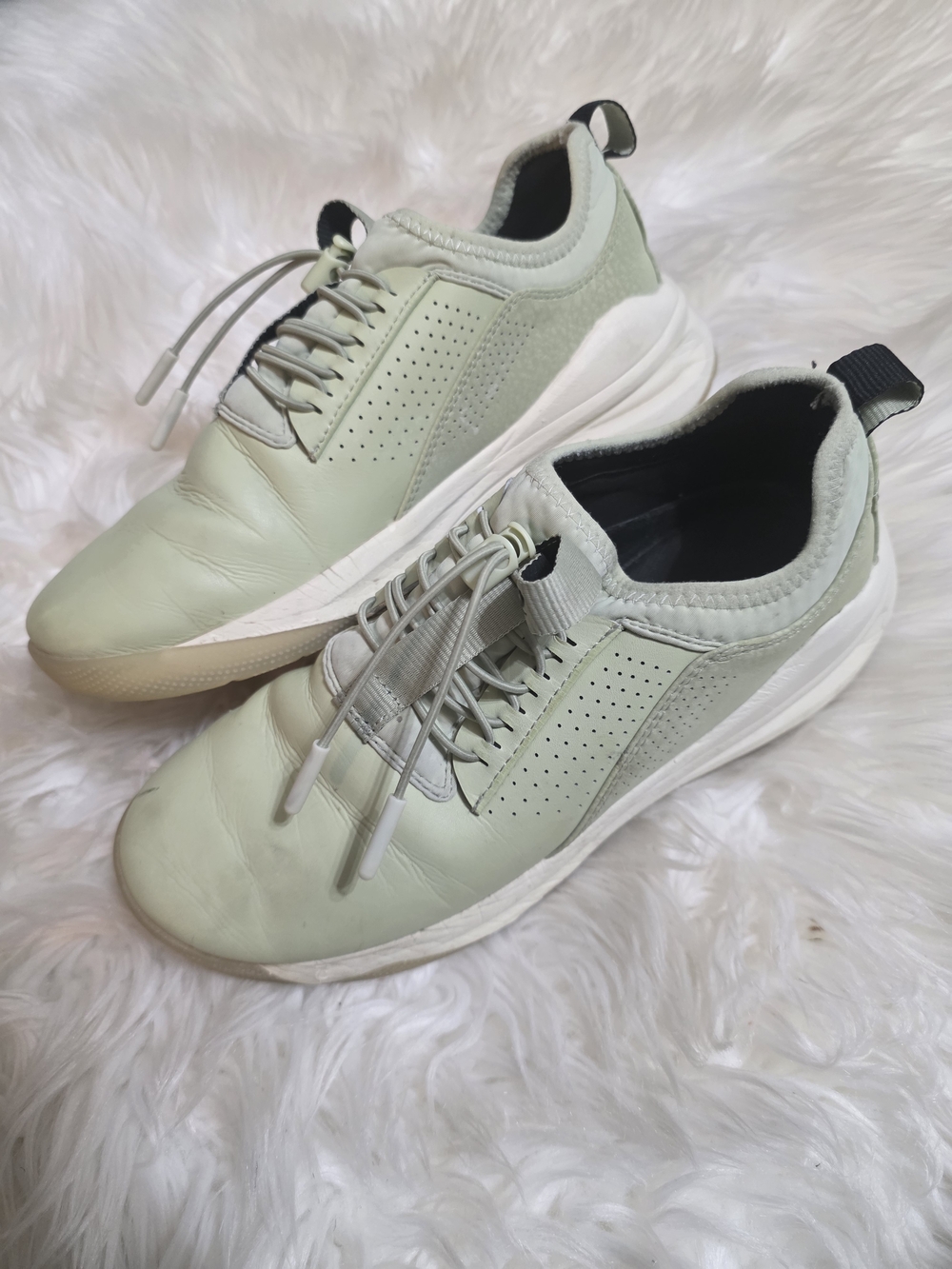 Women’s Lightweight Casual Sneakers in Pale Green